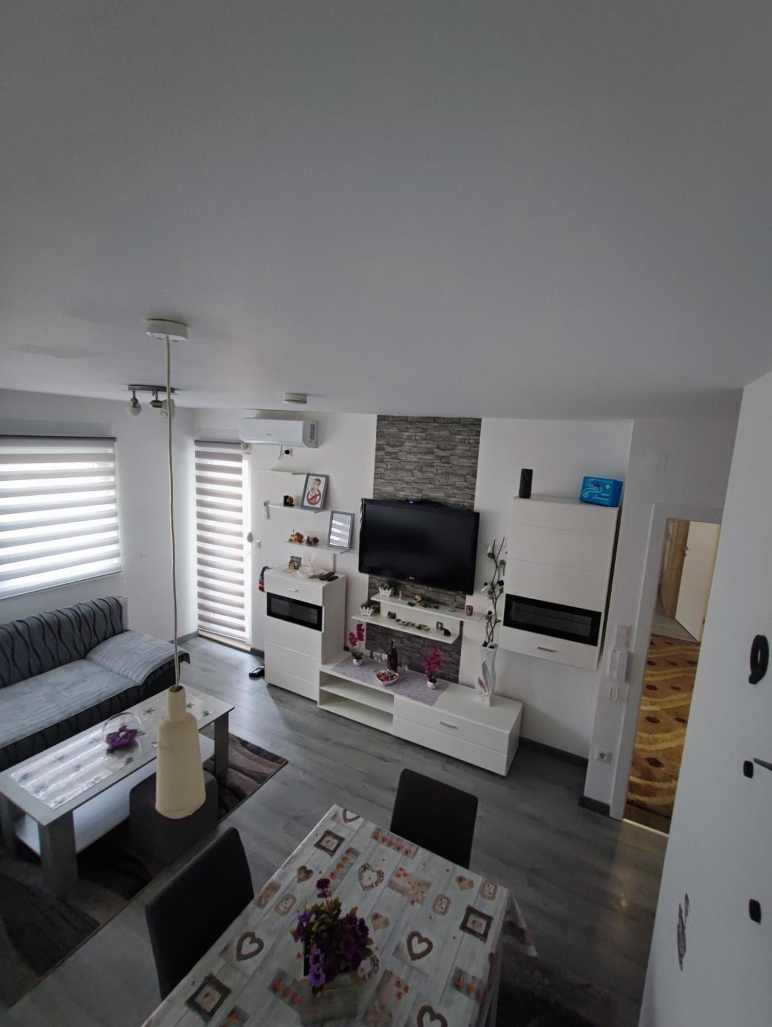 Stan Na Dan Prnjavor Apartment Bagian luar foto
